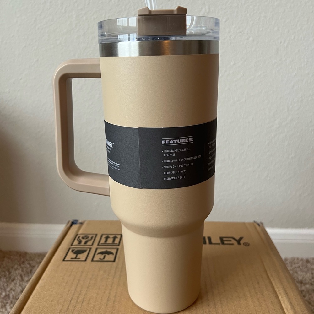 Stanley Adventure Quencher 40oz Travel Tumbler - Driftwood - Picture 2 of 6